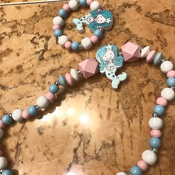Cute wood beads necklace & bracelet set for girls w/mermaid 🧜‍♀️ wood pendants. - Picture 3 of 4